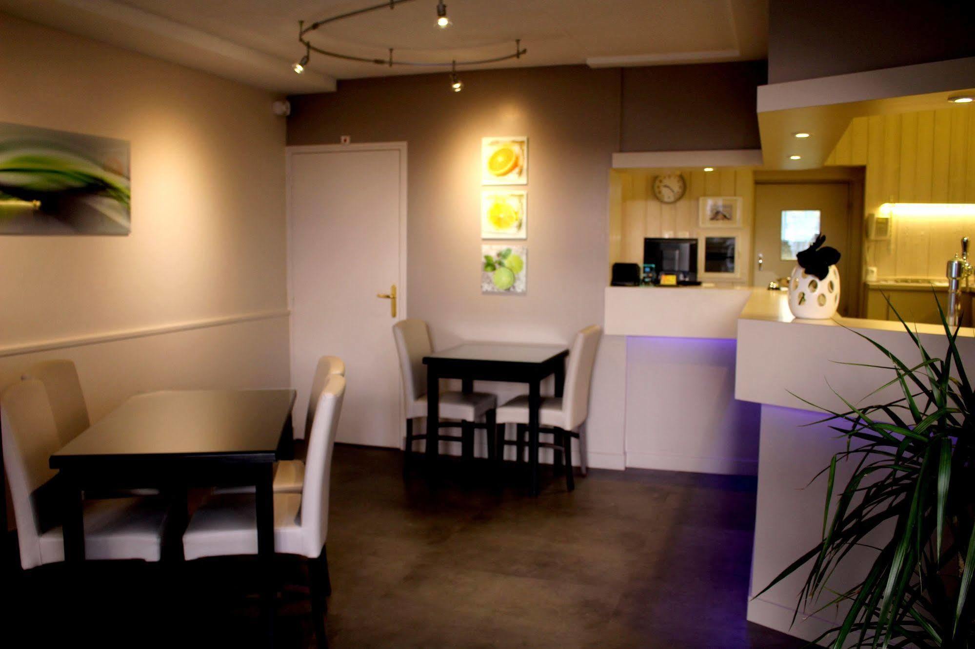 Vernantes Logis Hotel Le Pelican מראה חיצוני תמונה